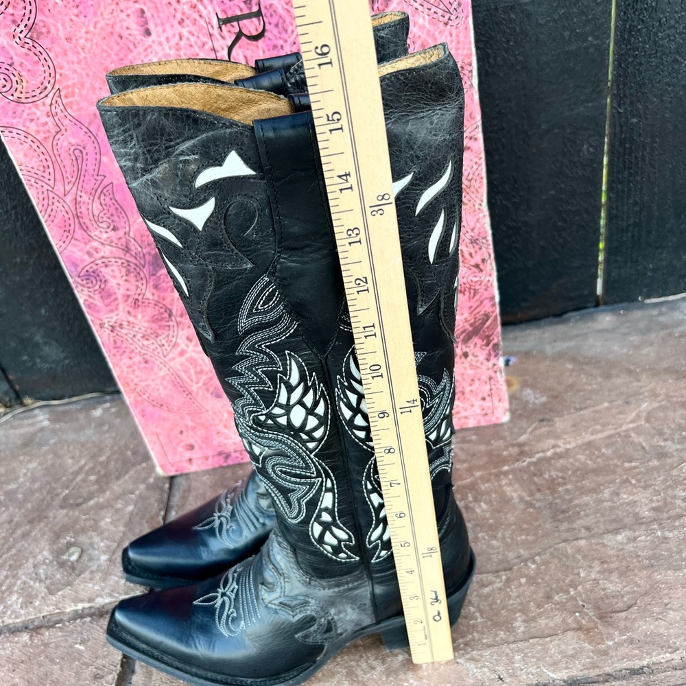 Stylish Black and White Western Heeled Boots - Picture 10 of 16